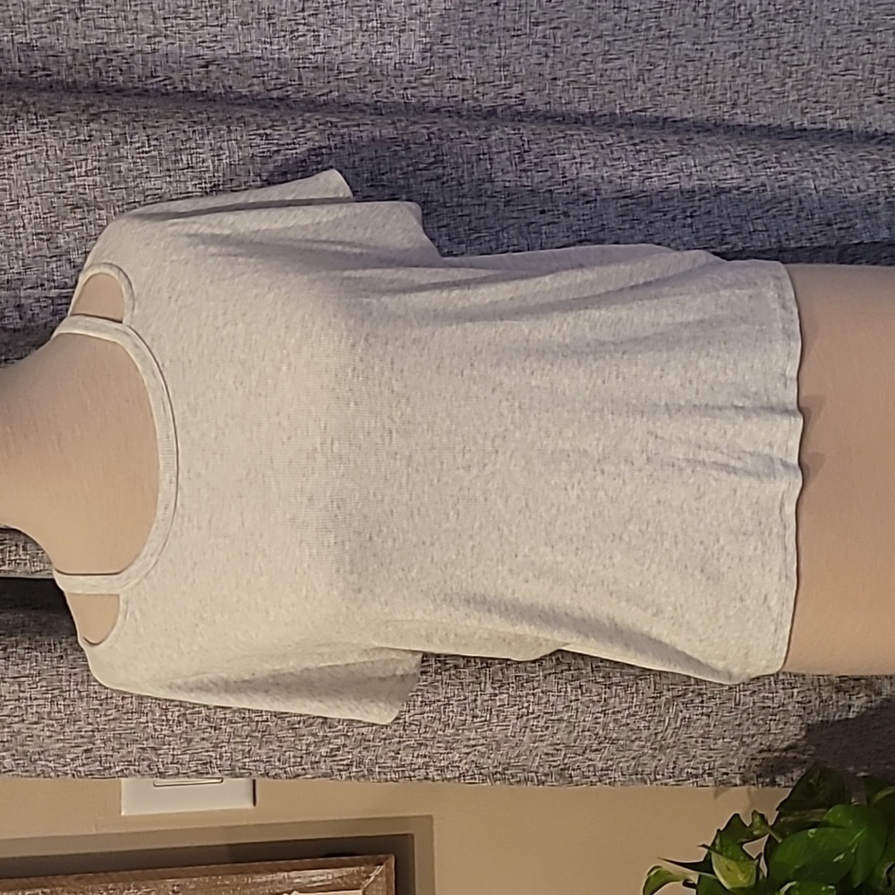 ATHLETA cut out top medium